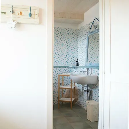 Nel Del Villaggio - Casetta Celeste アパート ゴンネーザ